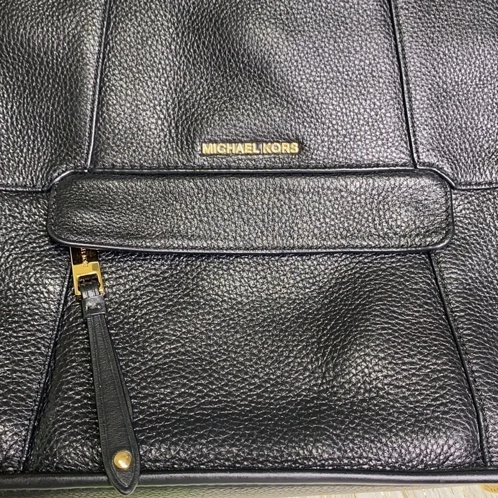 Michael Kors - Black Pebbled Leather Medium Bag